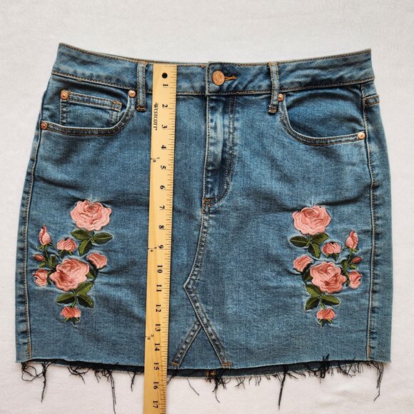 Guess Floral Embroidered Mini Skirt Denim Jean Girly Cute Pink Roses Boho M - Picture 14 of 15